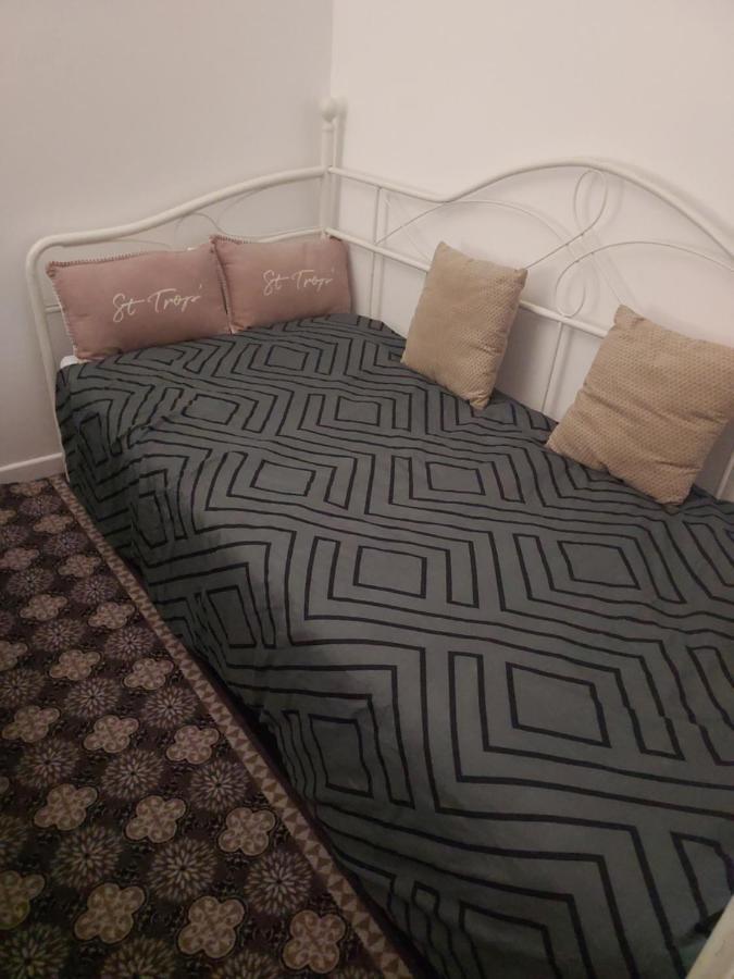 Appartement Meuble Avec Deux Chambres Мулен Экстерьер фото